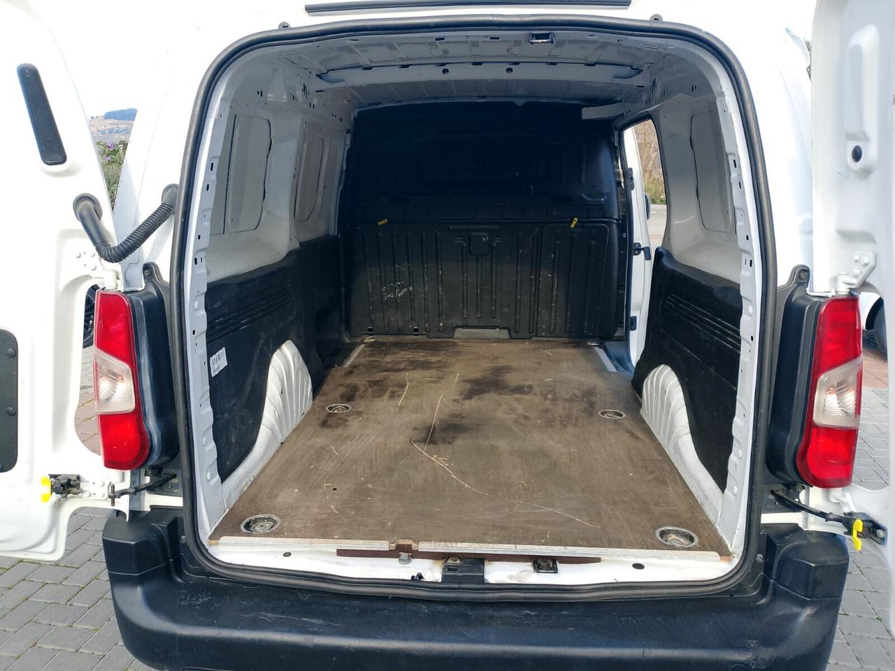 Opel Combo Cargo 1.5 Diesel 130CV passo lungo 3 posti