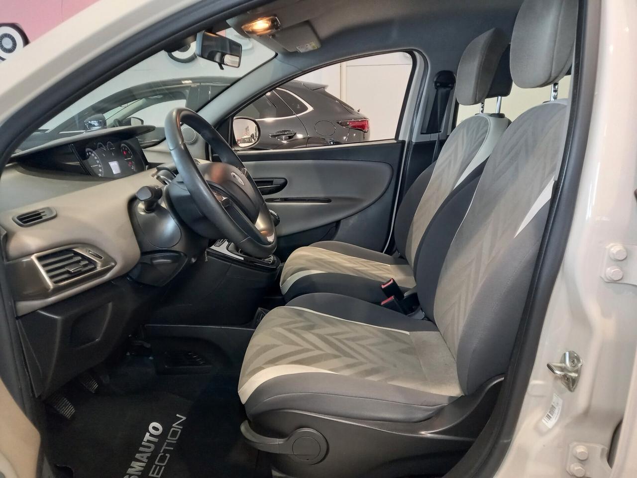 Lancia Ypsilon 1.2 69 CV 5 porte 77000 km Neopatentati