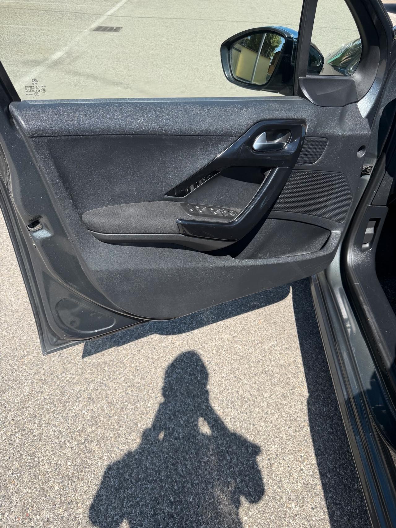 Peugeot 208 1.2 Gpl - NEOP. - NAV. - 12 MESI DI GARANZIA -