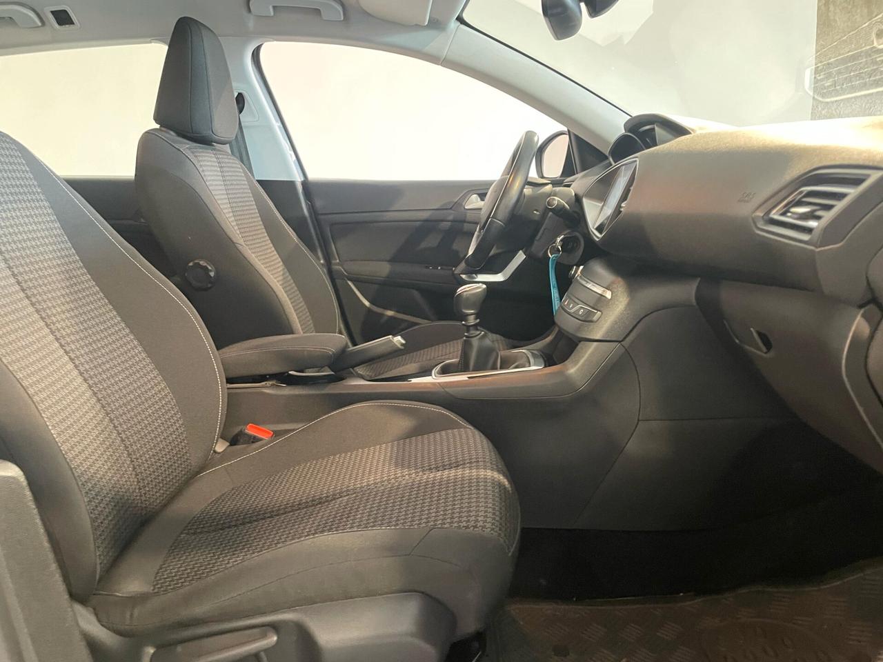 Peugeot 308 BlueHDi 130 S&S SW Allure