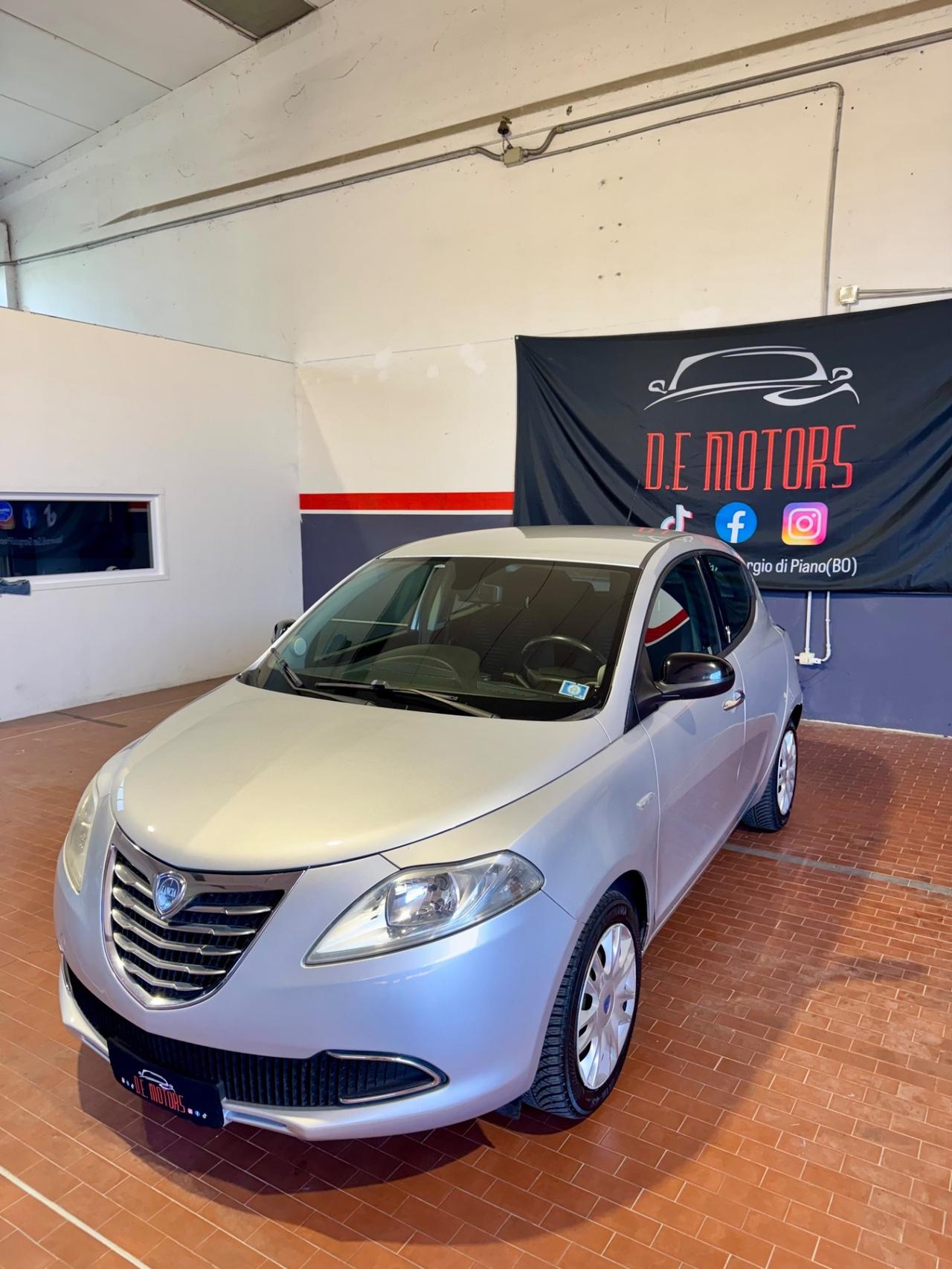 Lancia Ypsilon 1.2 69 CV 5 porte S&S Silver