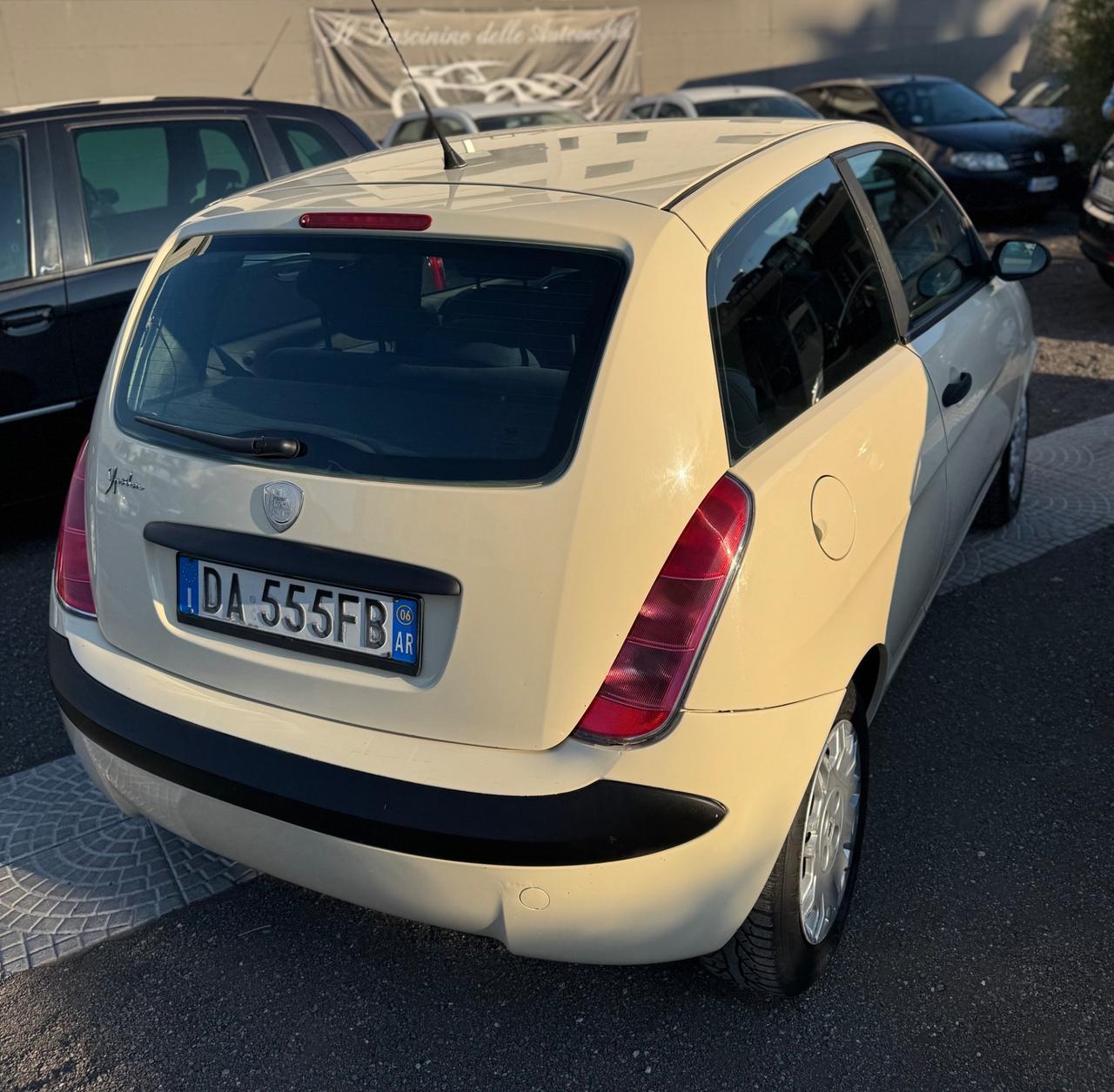 Lancia Ypsilon 1.2 Oro Giallo Gpl