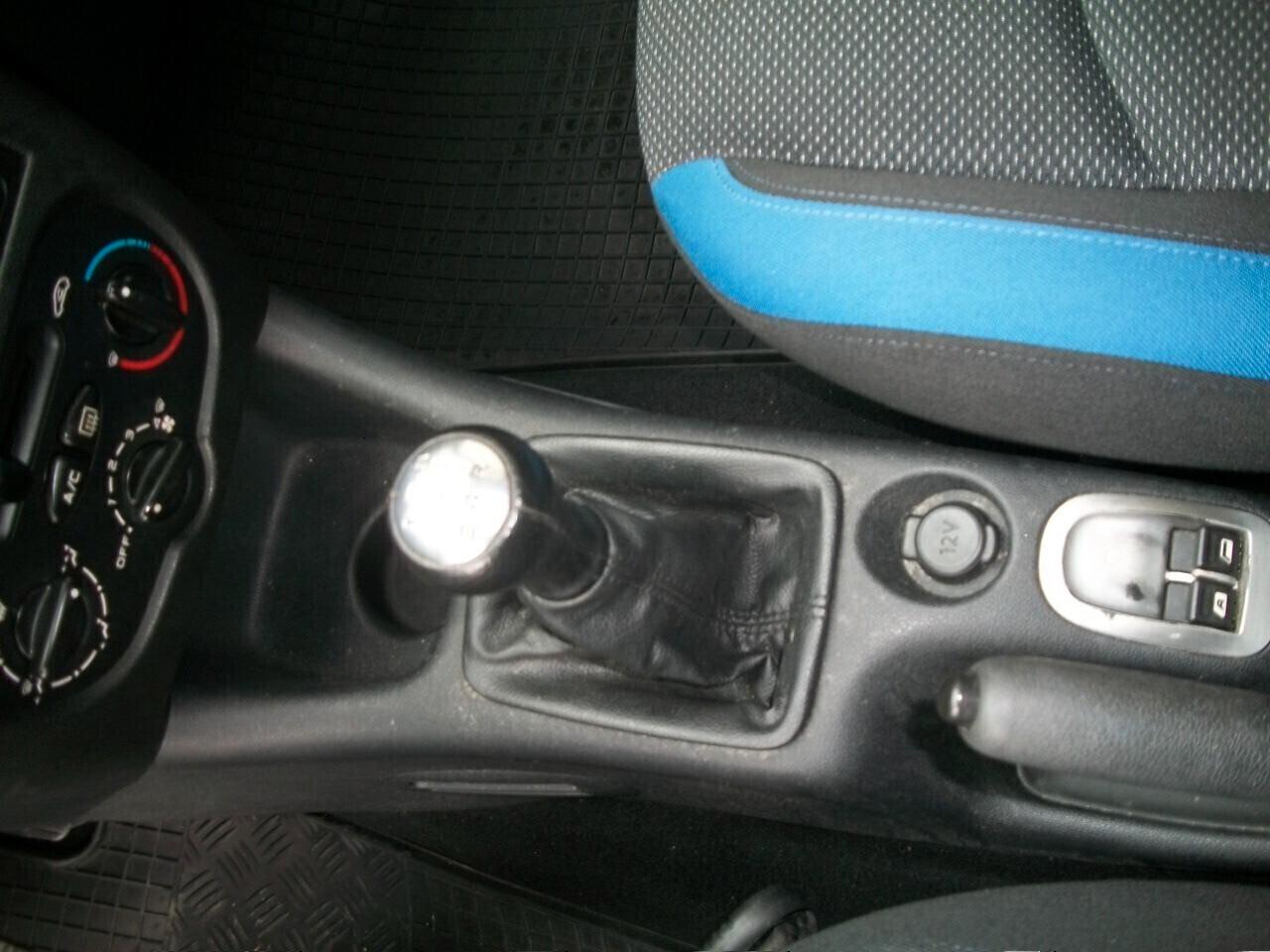 Peugeot 206 MODELLO PIU,, CC 1360 BENZINA EURO 05 SI NUOVI PATENTATI KM 119443 GARANZIA UN ANNO