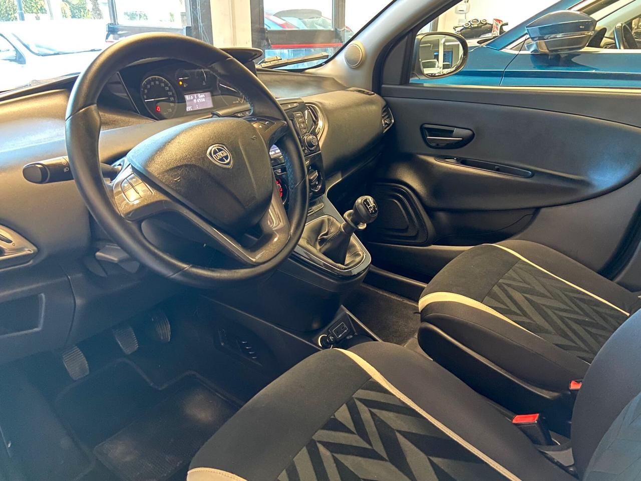 Lancia Ypsilon 1.2 69 CV 5 porte Platinum