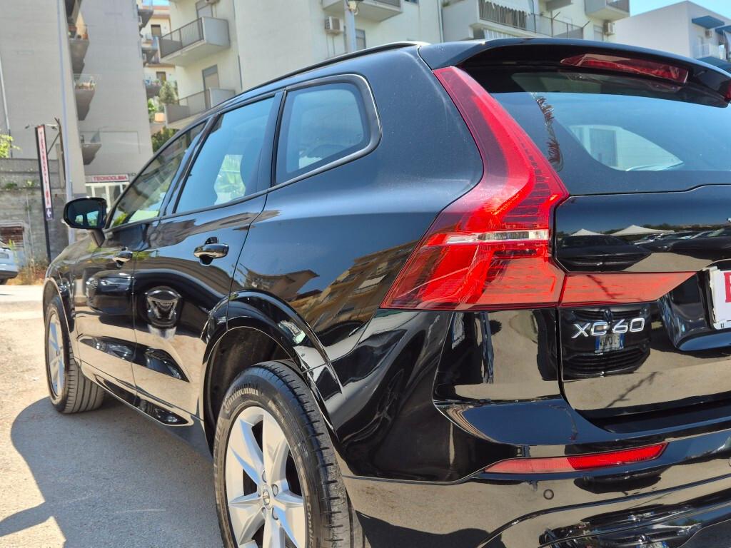 Volvo XC60 B4 (d) AWD automatico Momentum