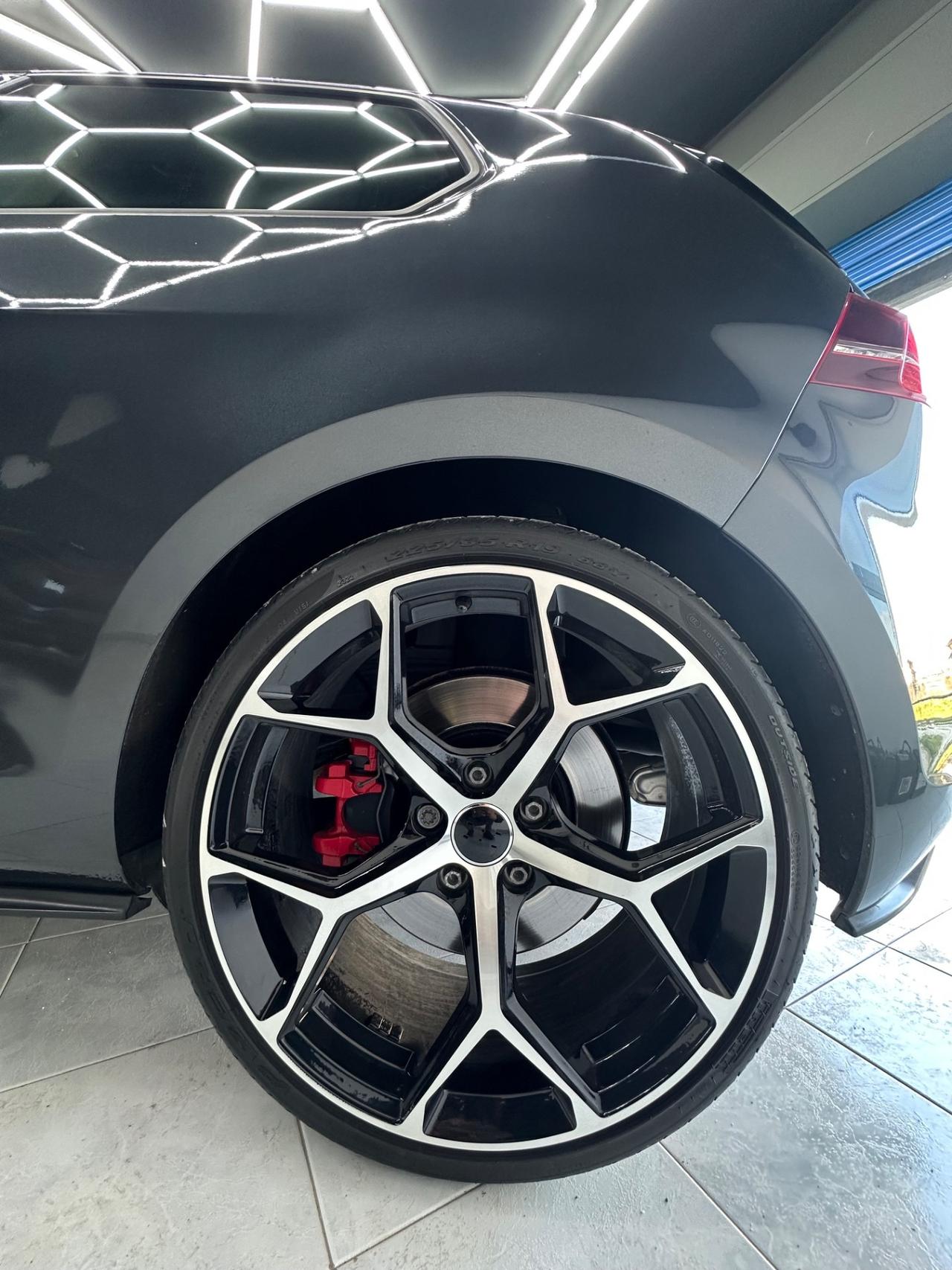 Volkswagen Golf GTI Performance 2.0 TSI 230 cv 3p