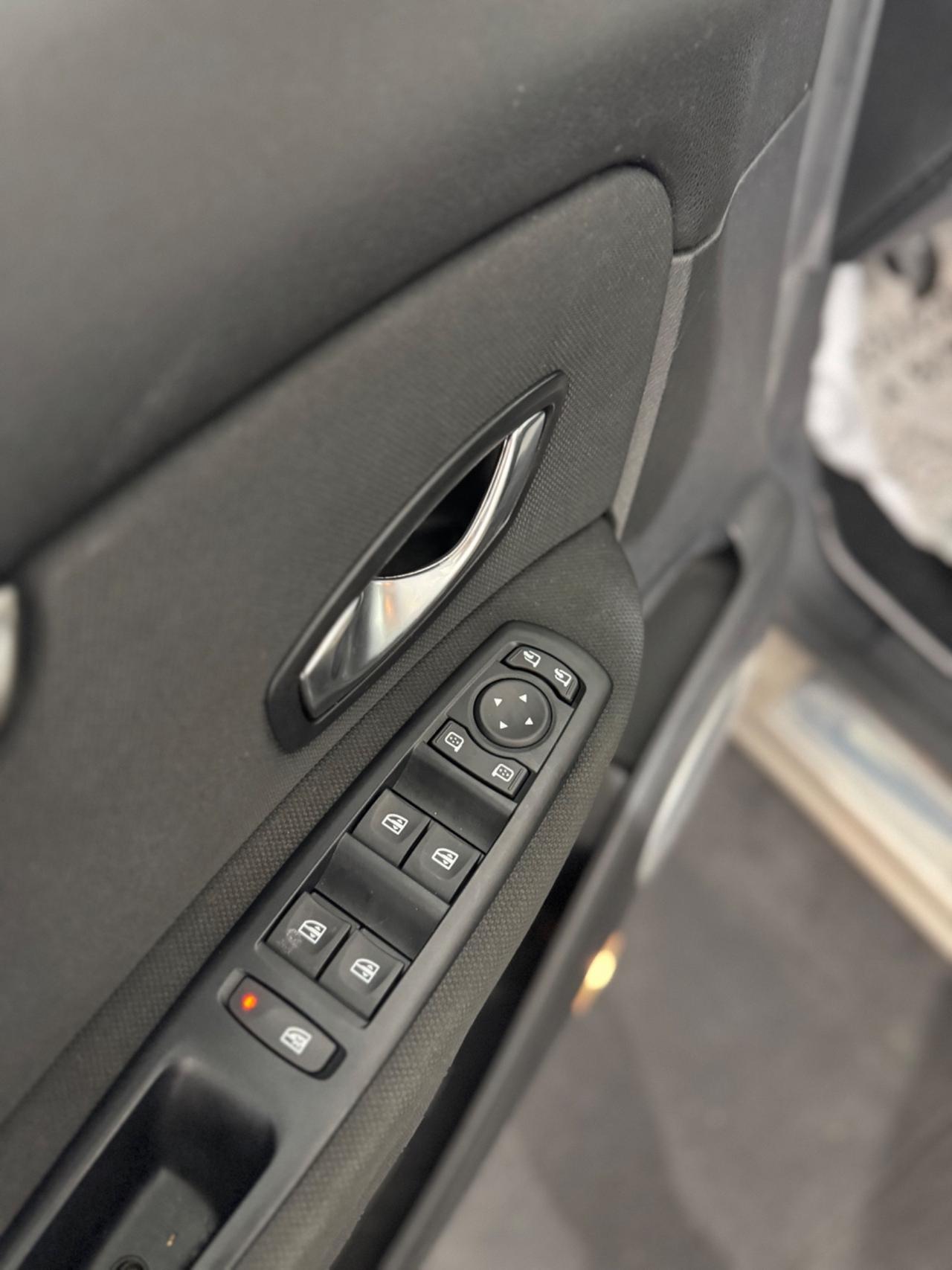 Renault Scenic Scénic X-Mod 1.4 TCe Luxe