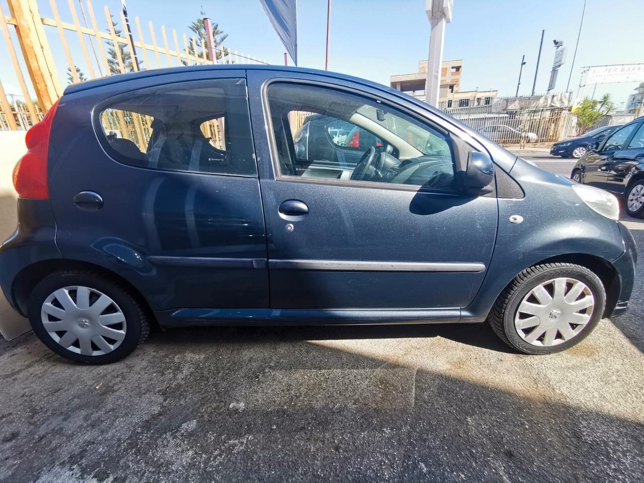 Peugeot 107 1.0 68CV 5p. Sweet Years 2Tronic 2007