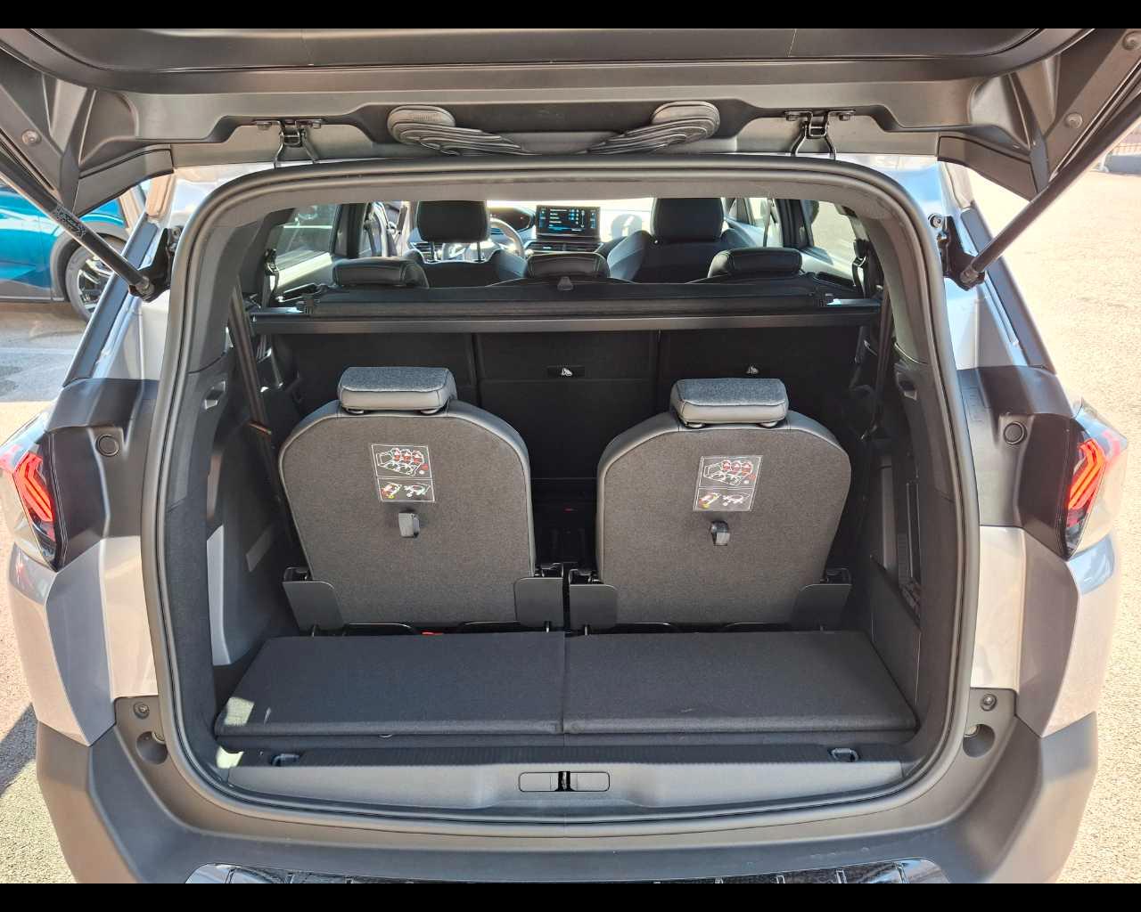 PEUGEOT 5008 BlueHDi 130 S&S EAT8 ALLURE PACK