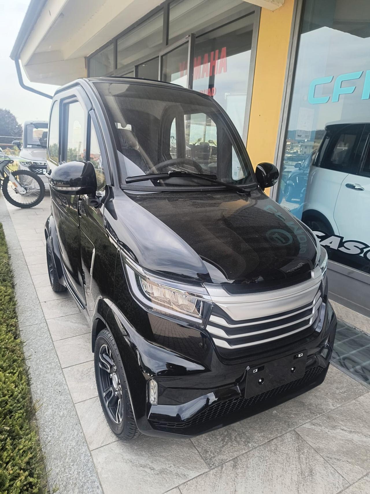 MINI AUTO DISABILI SCOOTER CABINATO ANZIANI