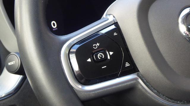 VOLVO XC60 B4 (d) AWD automatico Plus Dark