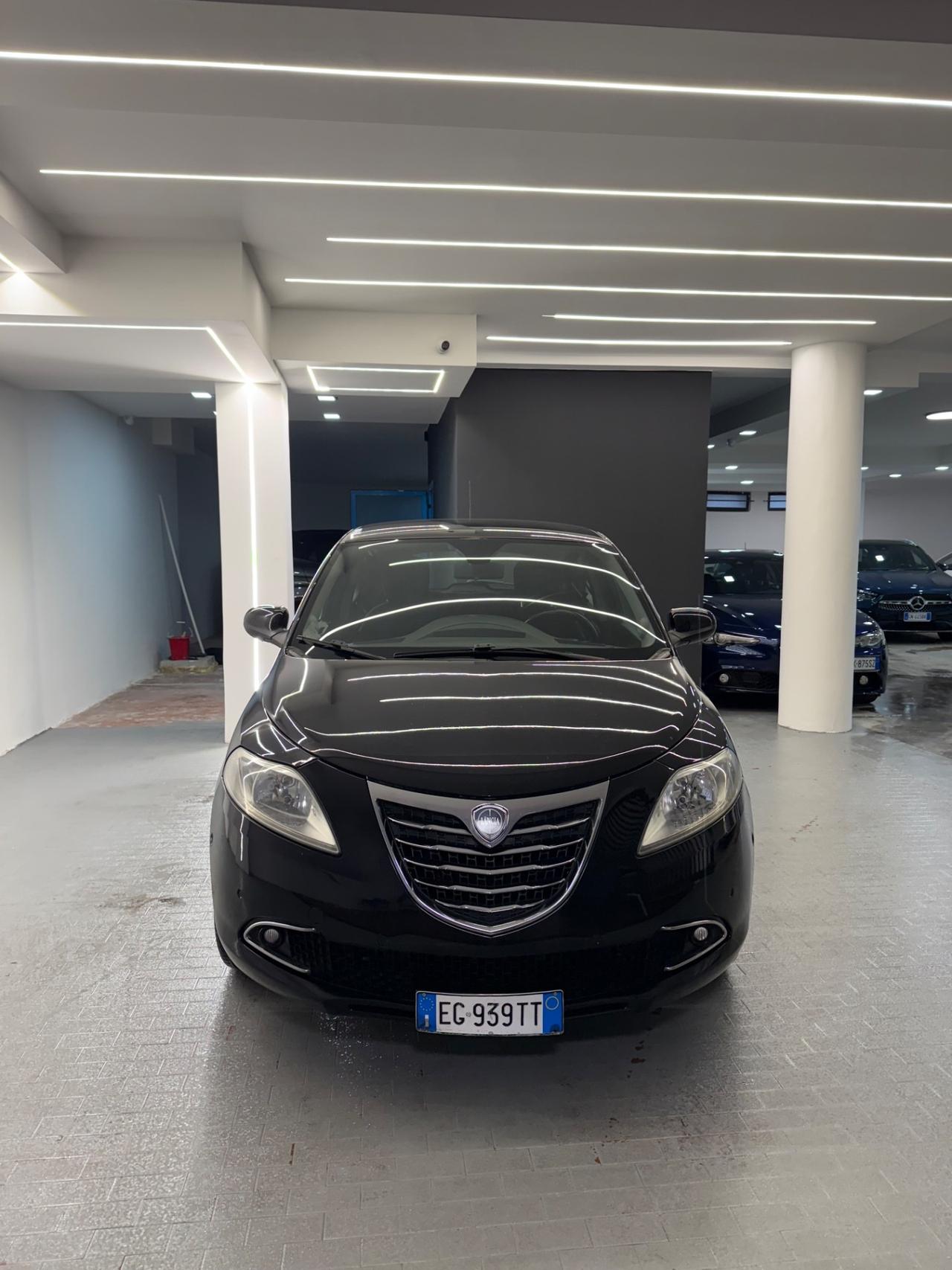 Lancia Ypsilon 0.9 TwinAir 85 CV 5 porte S&S Platinum
