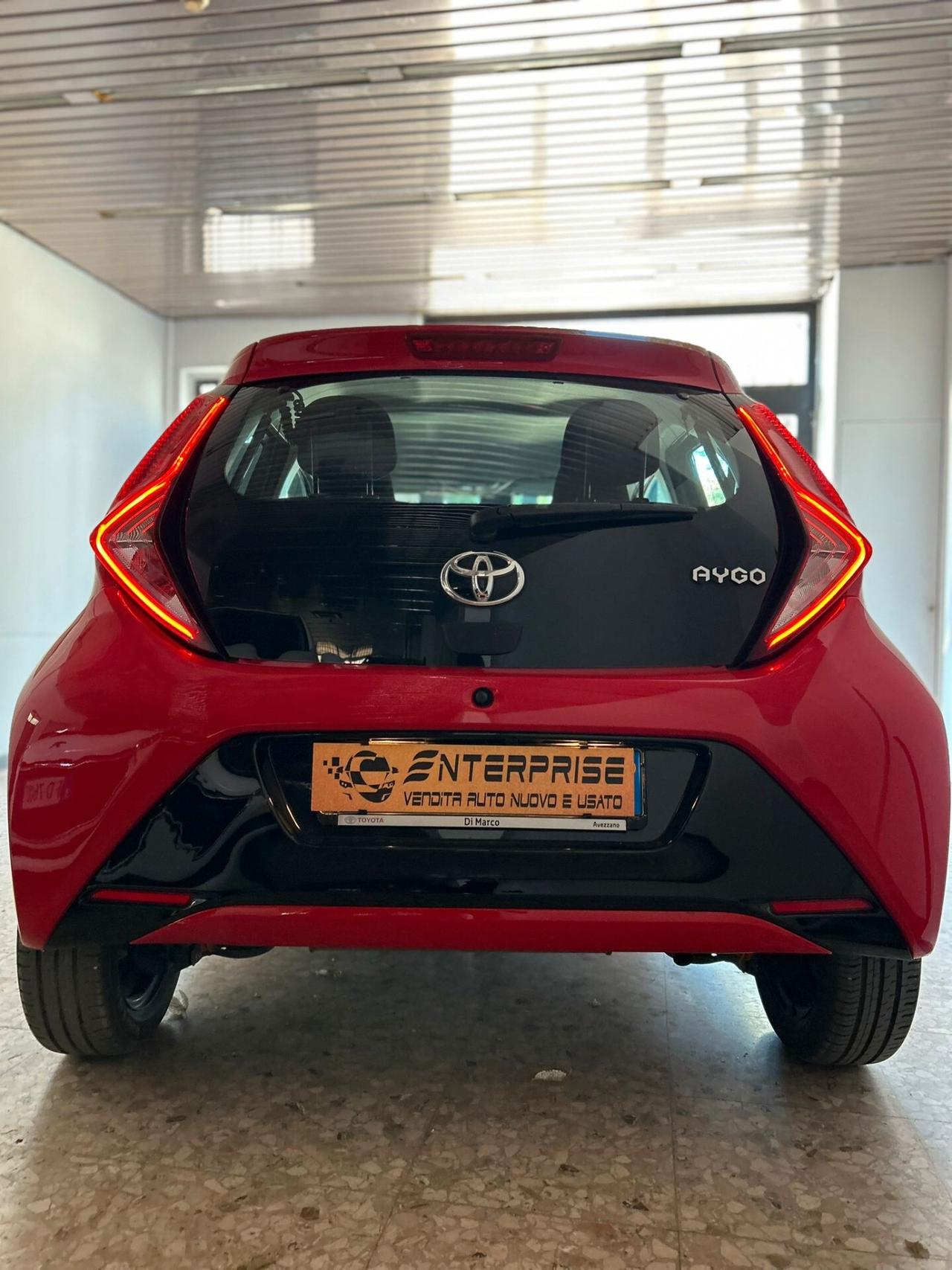 Toyota Aygo Connect 1.0 VVT-i 72 CV 5 porte x-clusiv