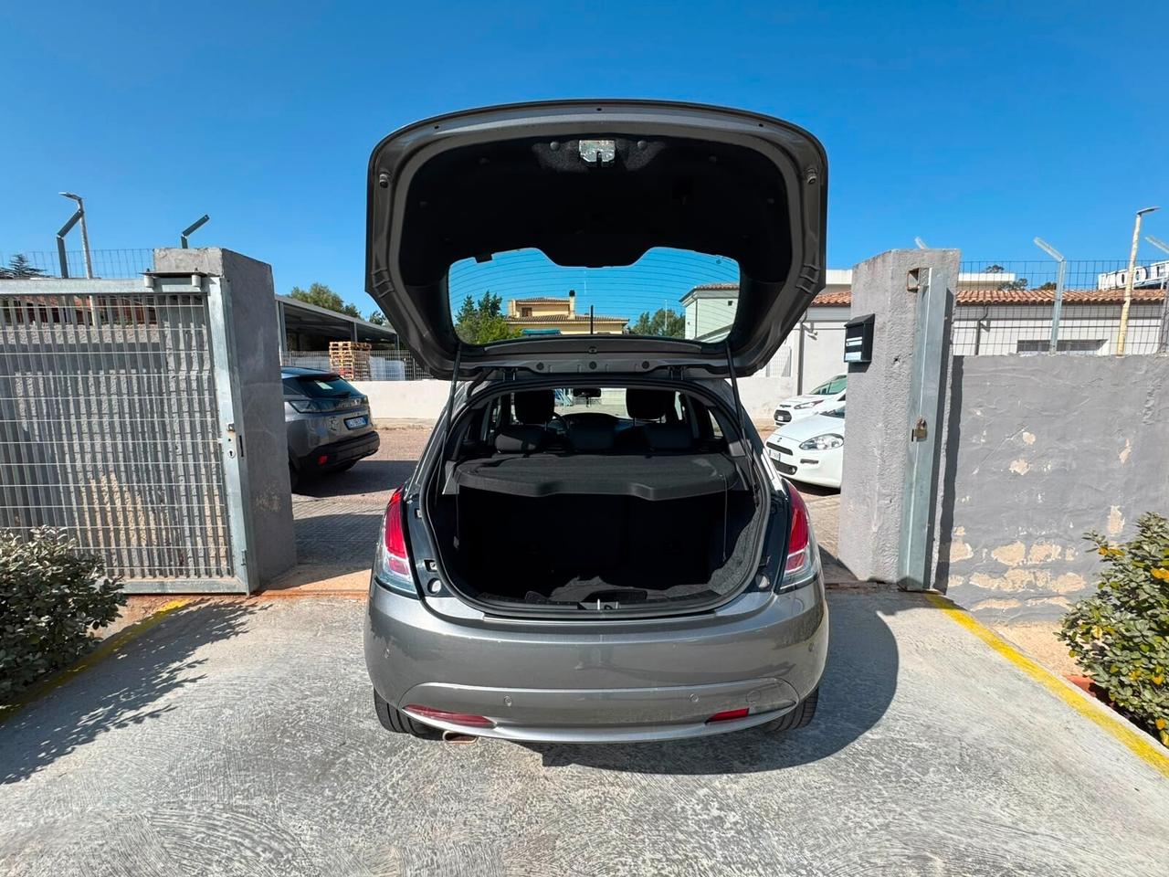 LANCIA YPSILON - NEOPATENTATI -PREZZO VERO