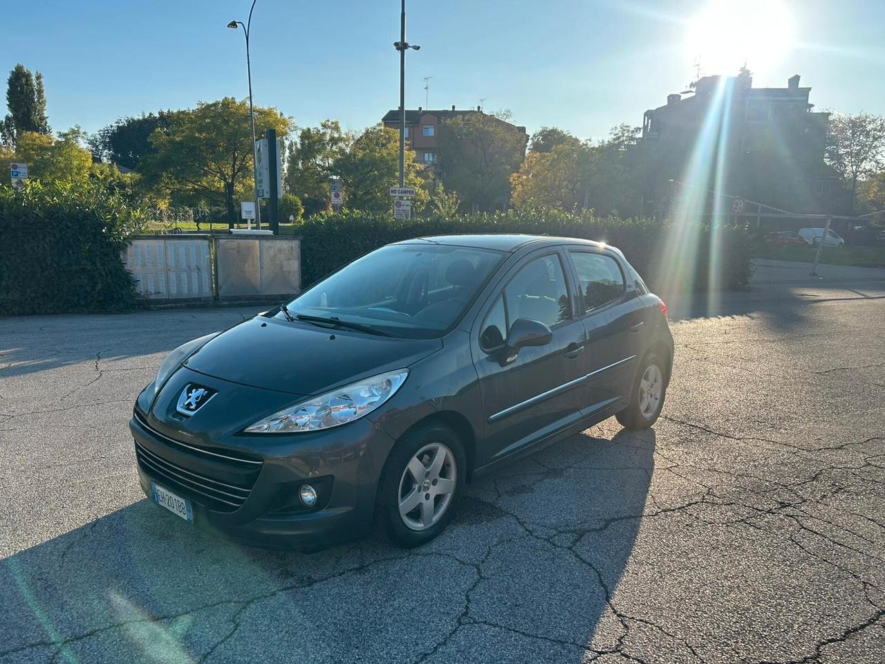 Peugeot 207 1.4 VTi 128000km unico proprietario 5porte