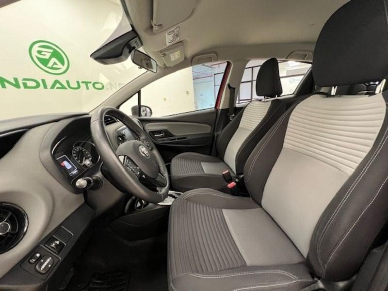 Toyota Yaris III 2017 5p 1.5h Lounge Red/Bronze