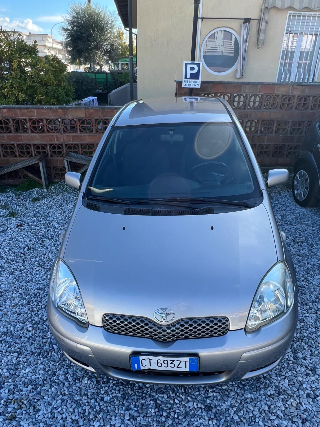 Toyota Yaris 1.3i 16V cat 5 porte Sol