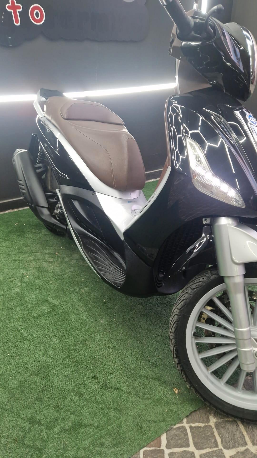 Piaggio Beverly 300 BASE