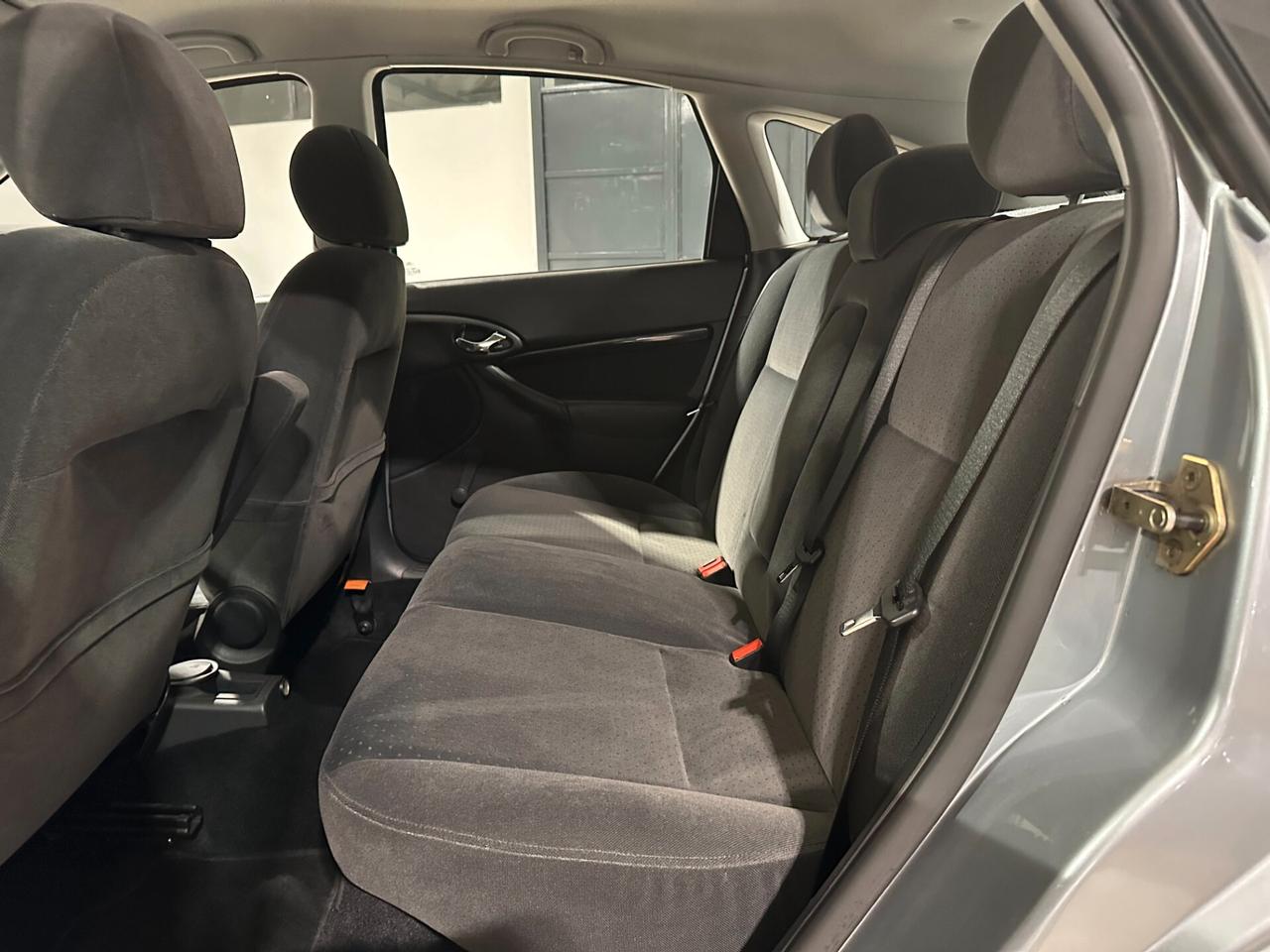 Ford Focus 1.6i 16V -KM REALI-CLIMA