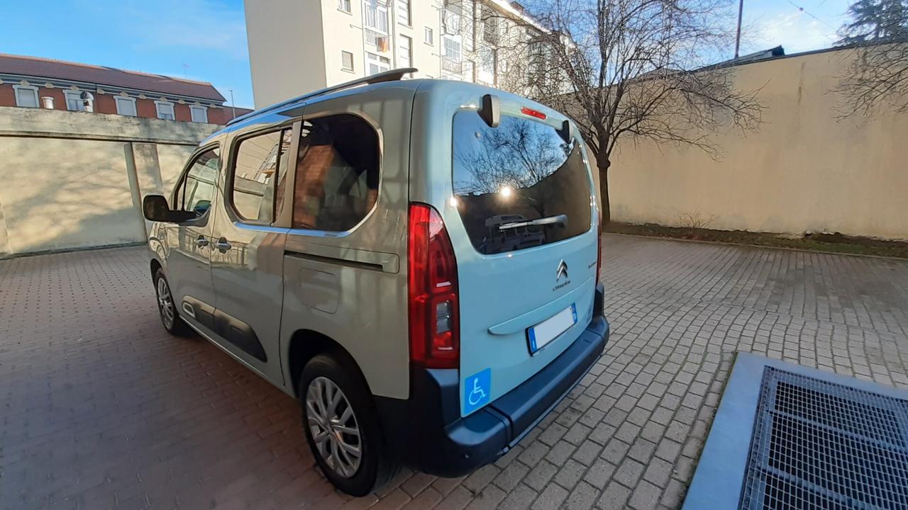 Berlingo benzina trasporto disabili pedana €6