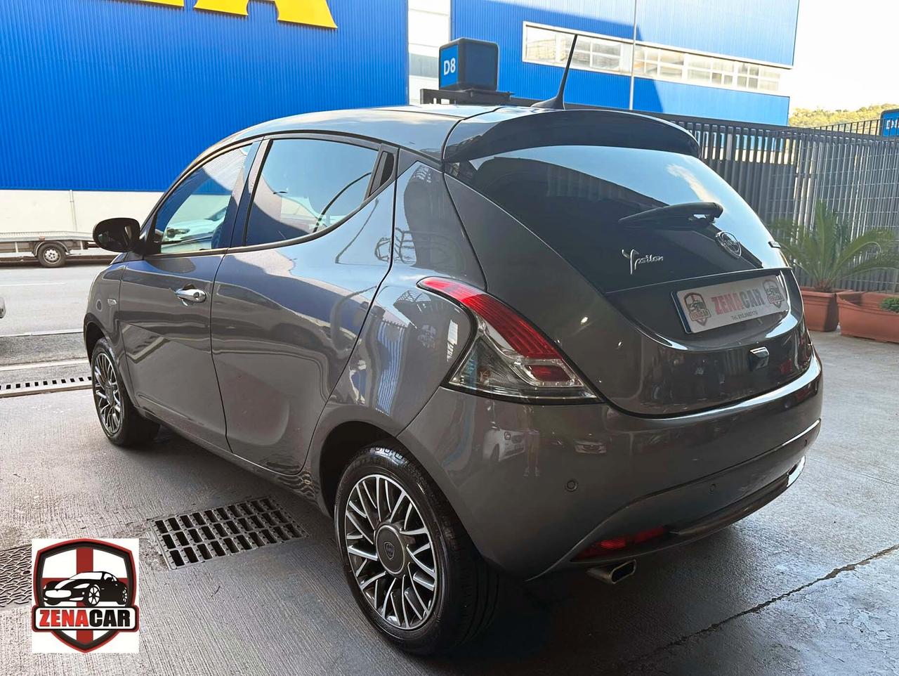 Lancia Ypsilon 1.0 FireFly 5 porte S&S Hybrid Gold Plus Telecamera Cerchi in lega Car Play