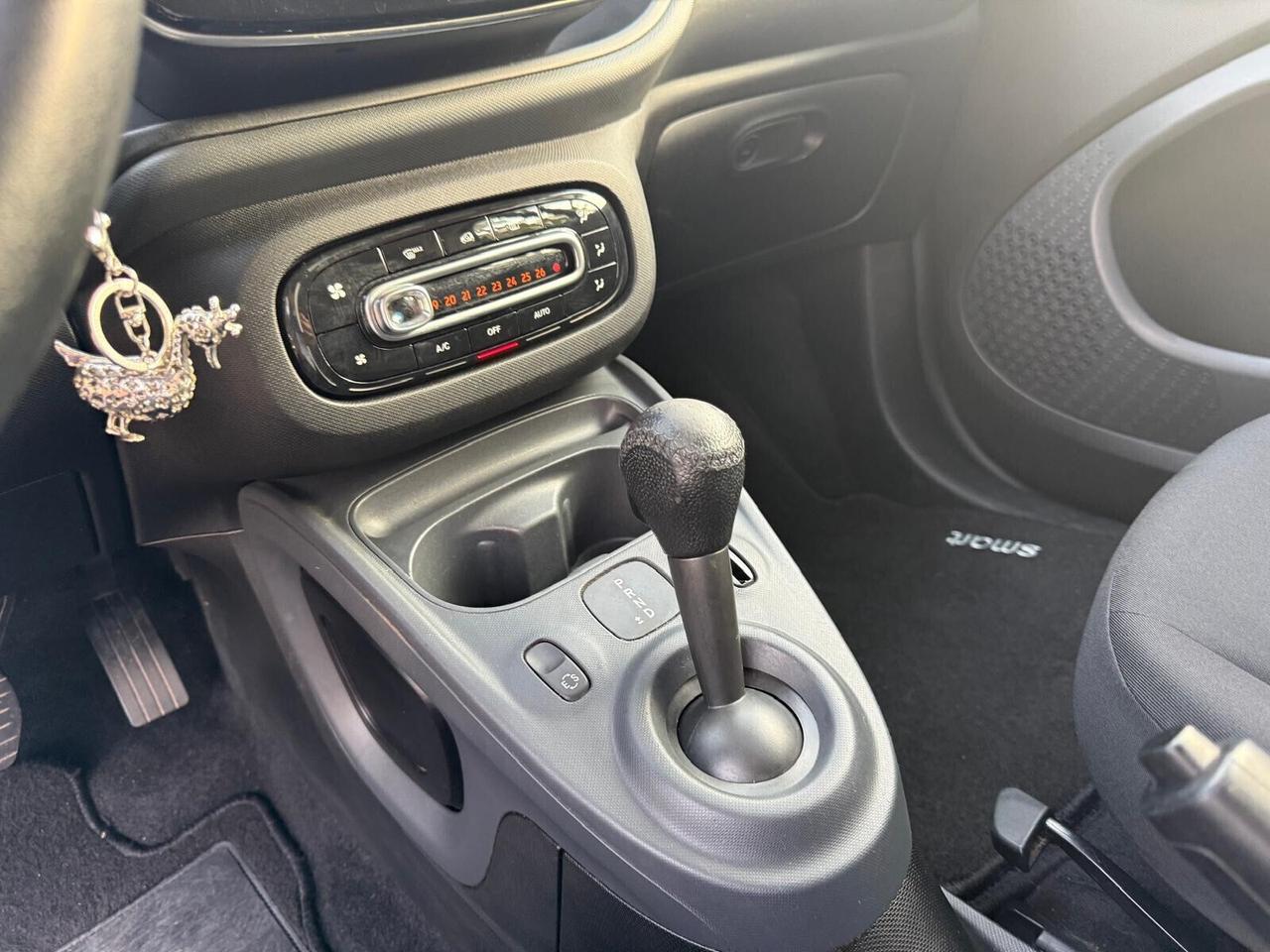 Smart ForTwo 1.0 71cv Coupe Clima cambio Auto fari nuovi