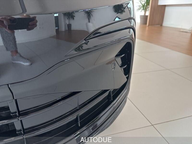 Volkswagen Golf 8 2.0 TDI R-LINE 150CV DSG