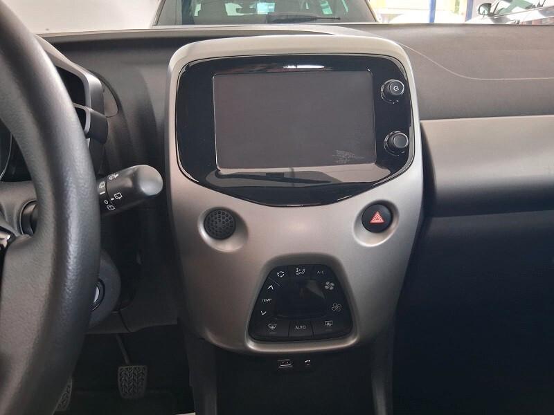 Toyota Aygo 1.0 VVT-i 69 CV 5 porte x-play