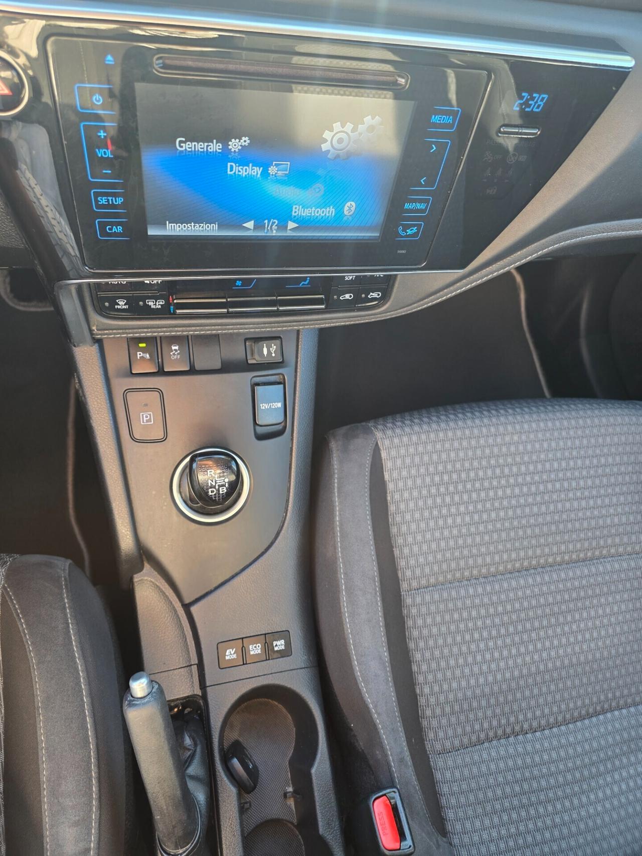 Toyota Auris 1.8 Hybrid Business