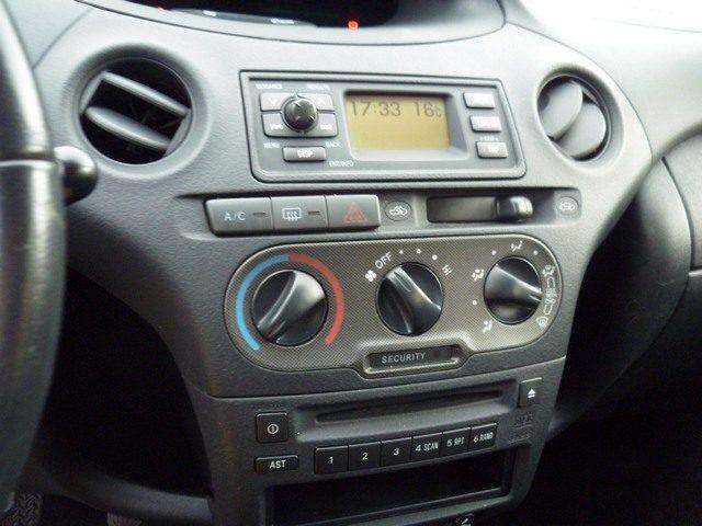 TOYOTA Yaris 1.0i 16V cat 5 porte Expo