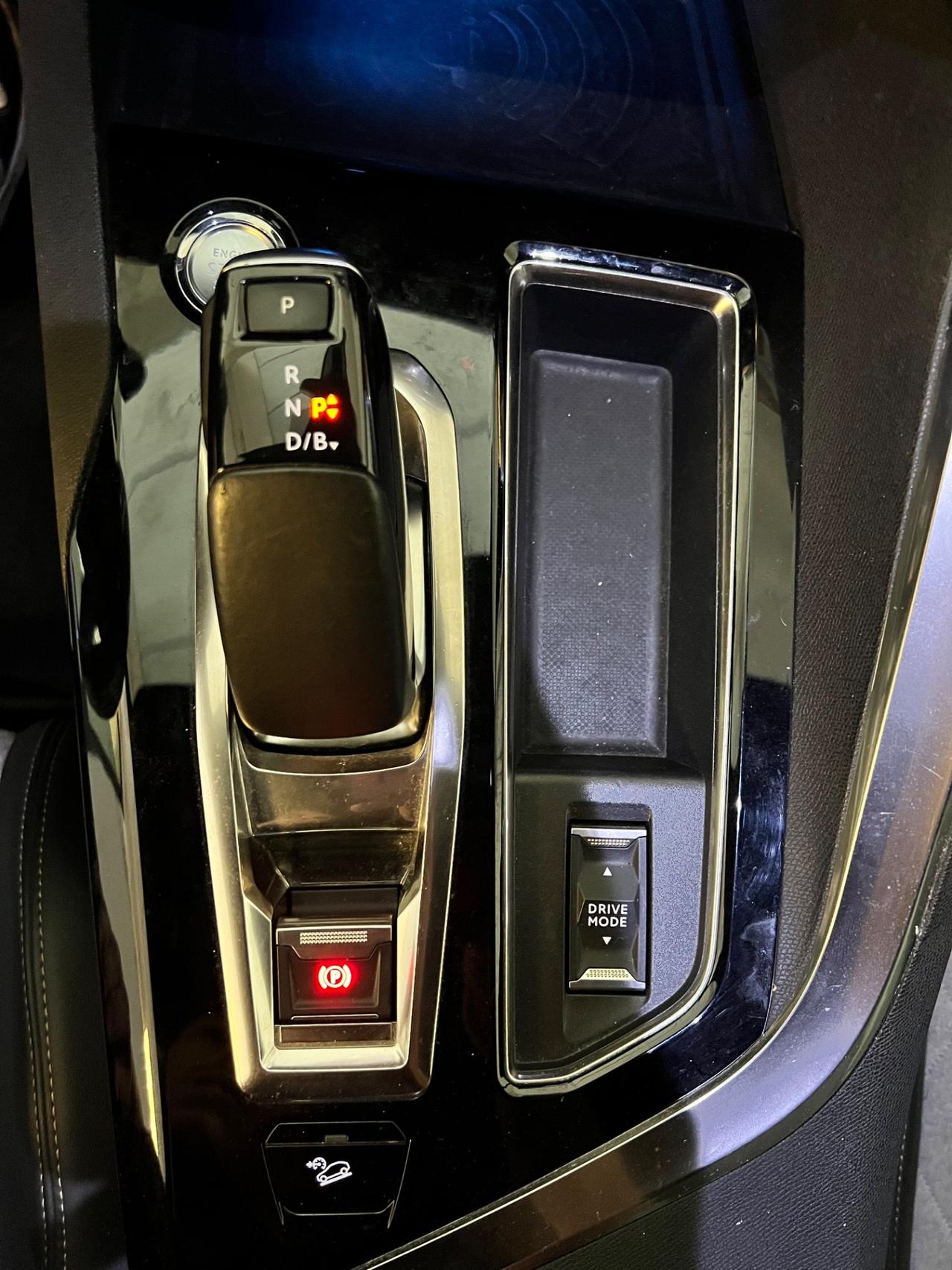 Peugeot 3008 Hybrid4 300 e-EAT8 GT