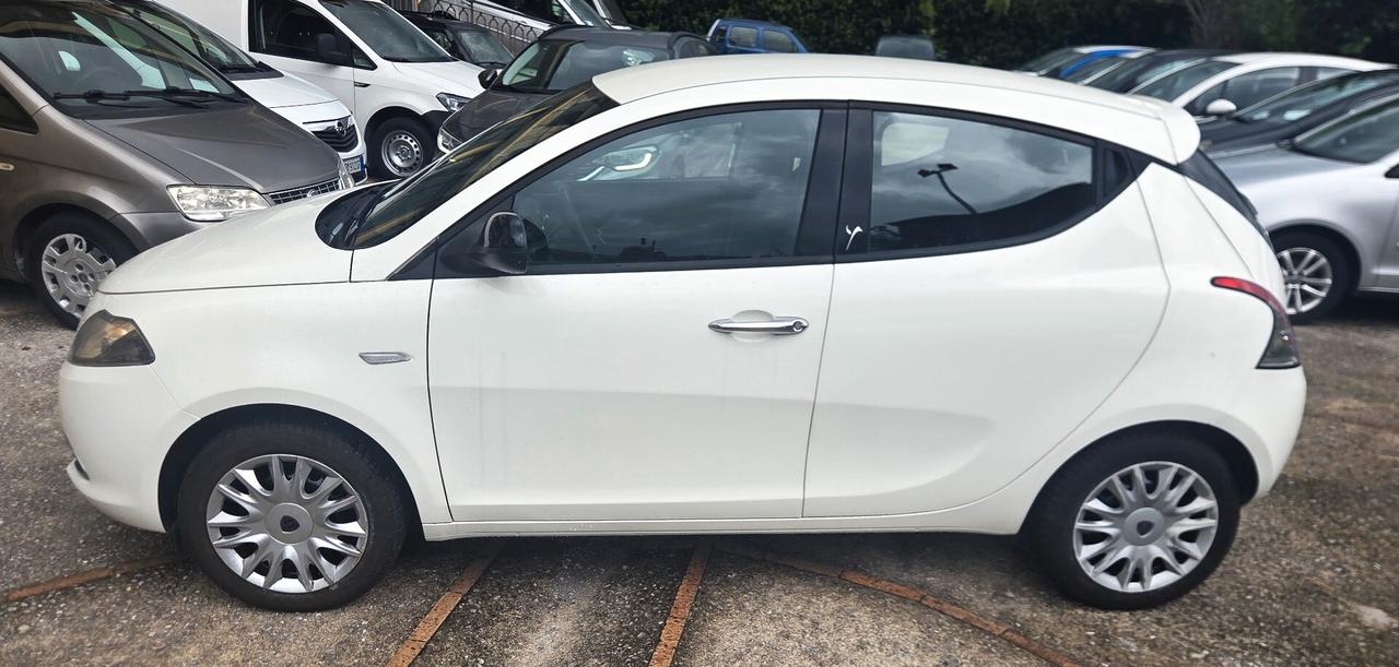Lancia Ypsilon 1.2 TAGLIANDATA GARANZIA 12 MESI