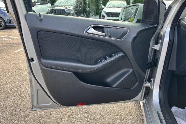 MERCEDES-BENZ B 180 d Automatic Business