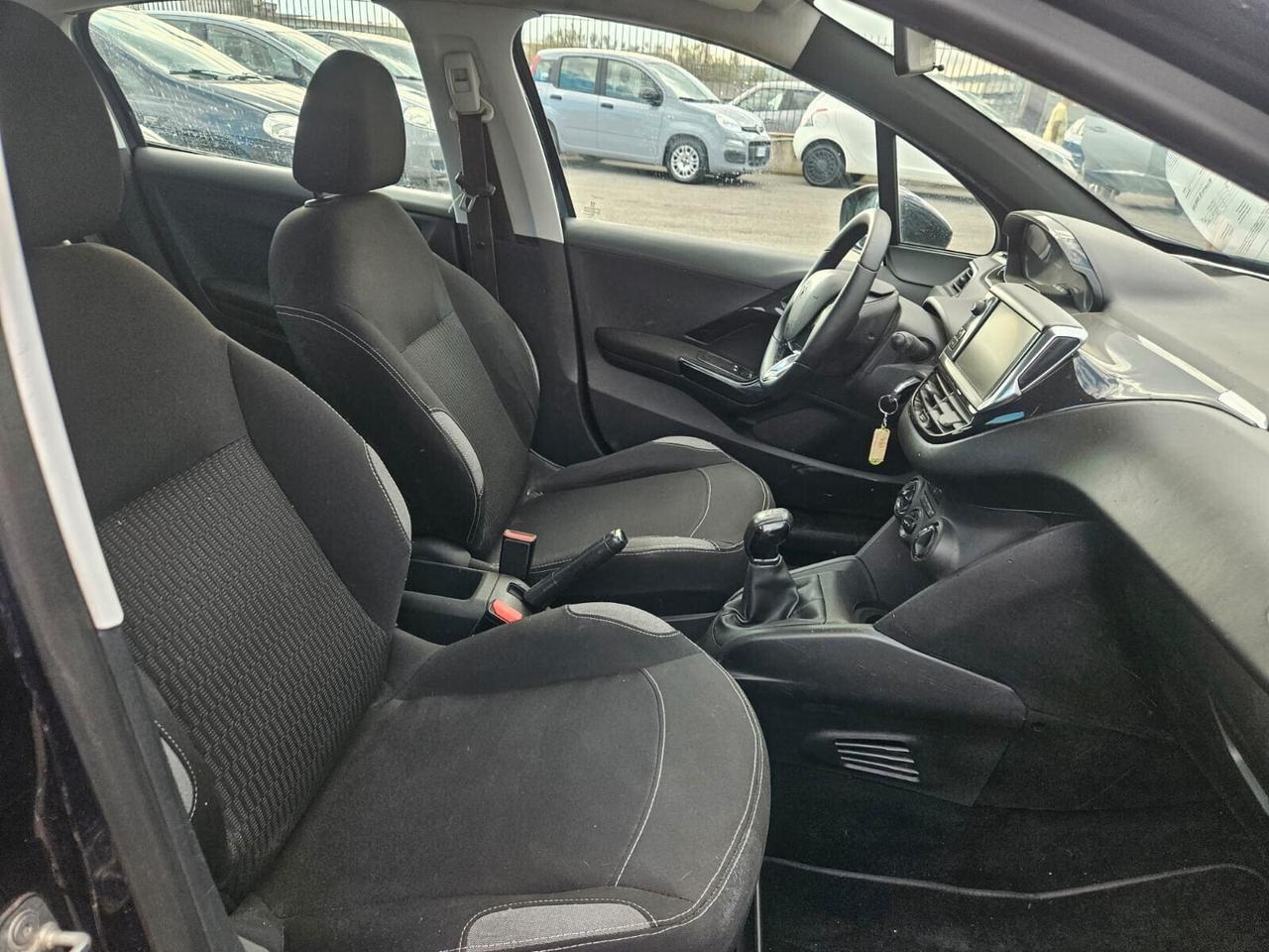 Peugeot 208 MOTORE NUOVO !