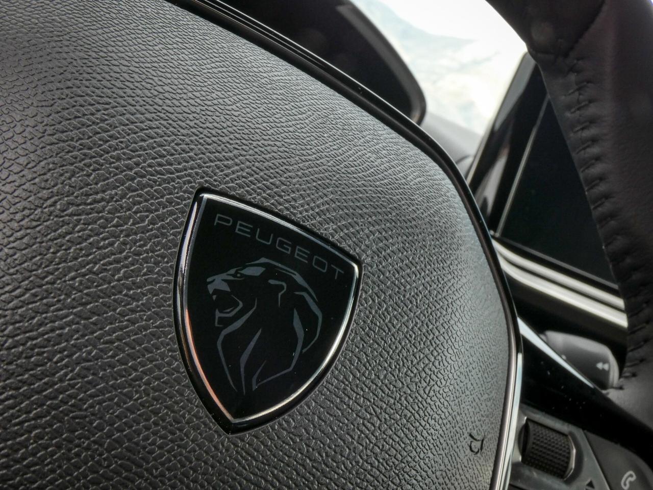 Peugeot 2008 PureTech 100 S&S Allure - KM 0