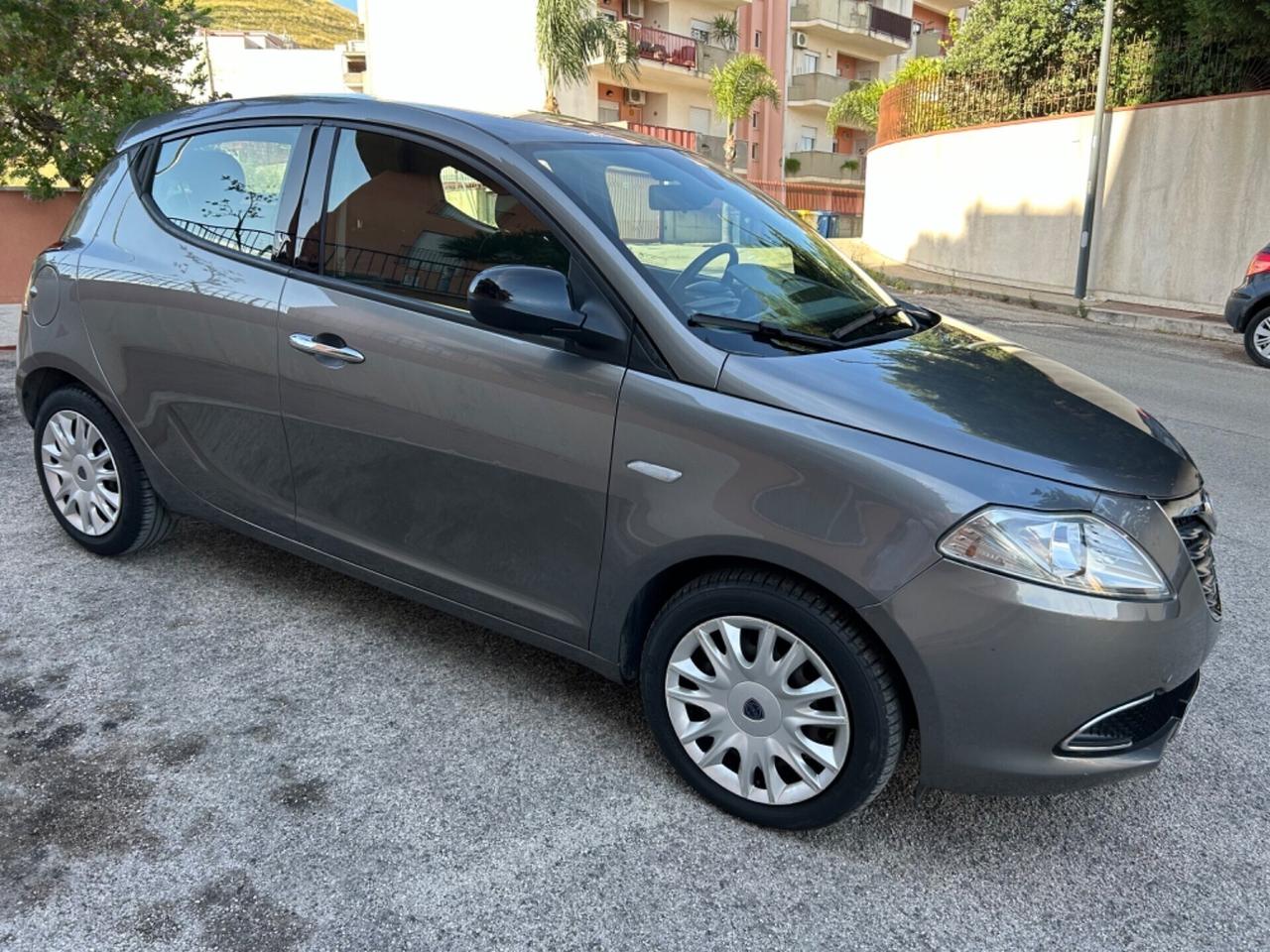 Lancia Ypsilon 1.2 69 CV IDEALE PER NEO PATENTATI