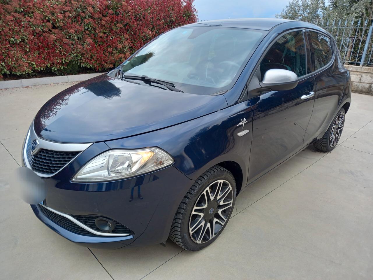 Lancia Ypsilon 1.2 69 CV MYA