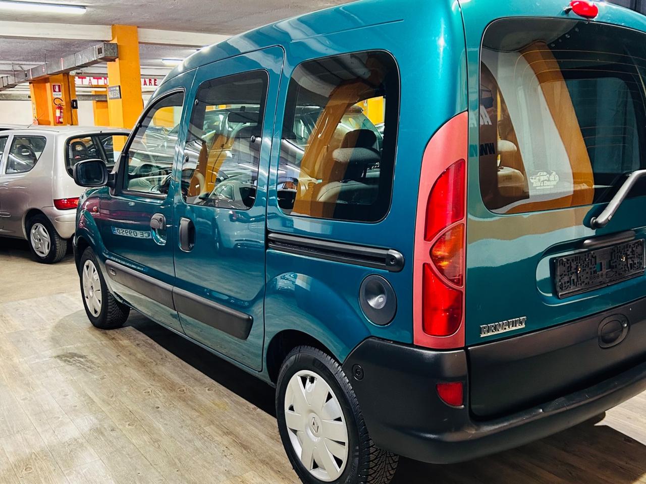 RENAULT KANGOO 1.2 16V IN PERFETTE CONDIZIONI .