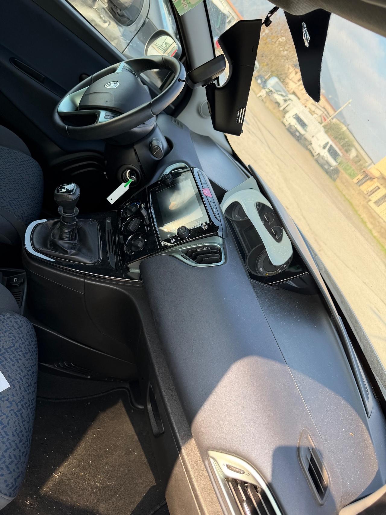 Lancia Ypsilon 1.0 70CV Hybrid Gold