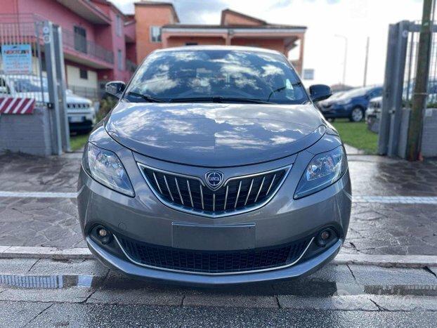 Lancia Ypsilon gold