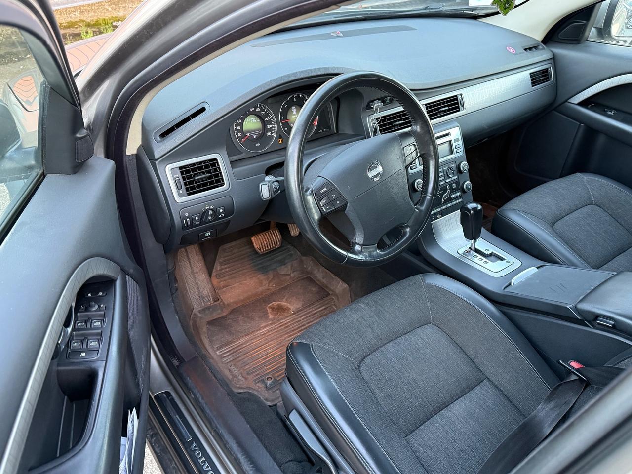 Volvo XC 70 D5 2.4d 185CV AWD AUTOMATICO Momentum