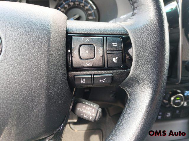 TOYOTA Hilux 2.8 D A/T 4WD 4 porte Double Cab Invincible N1