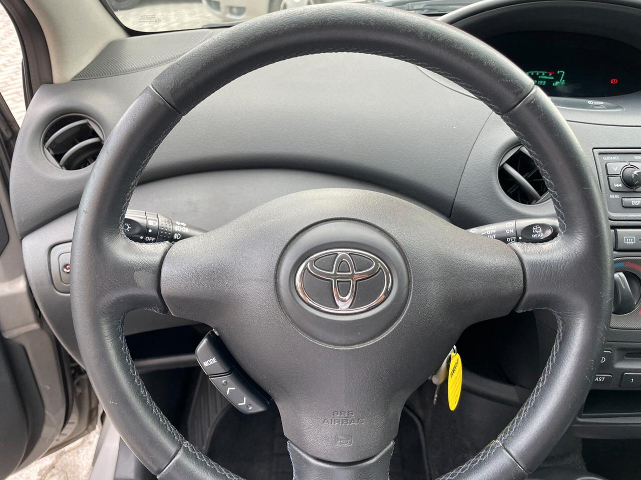 Toyota Yaris 1.0i 16V cat 5 porte Sol