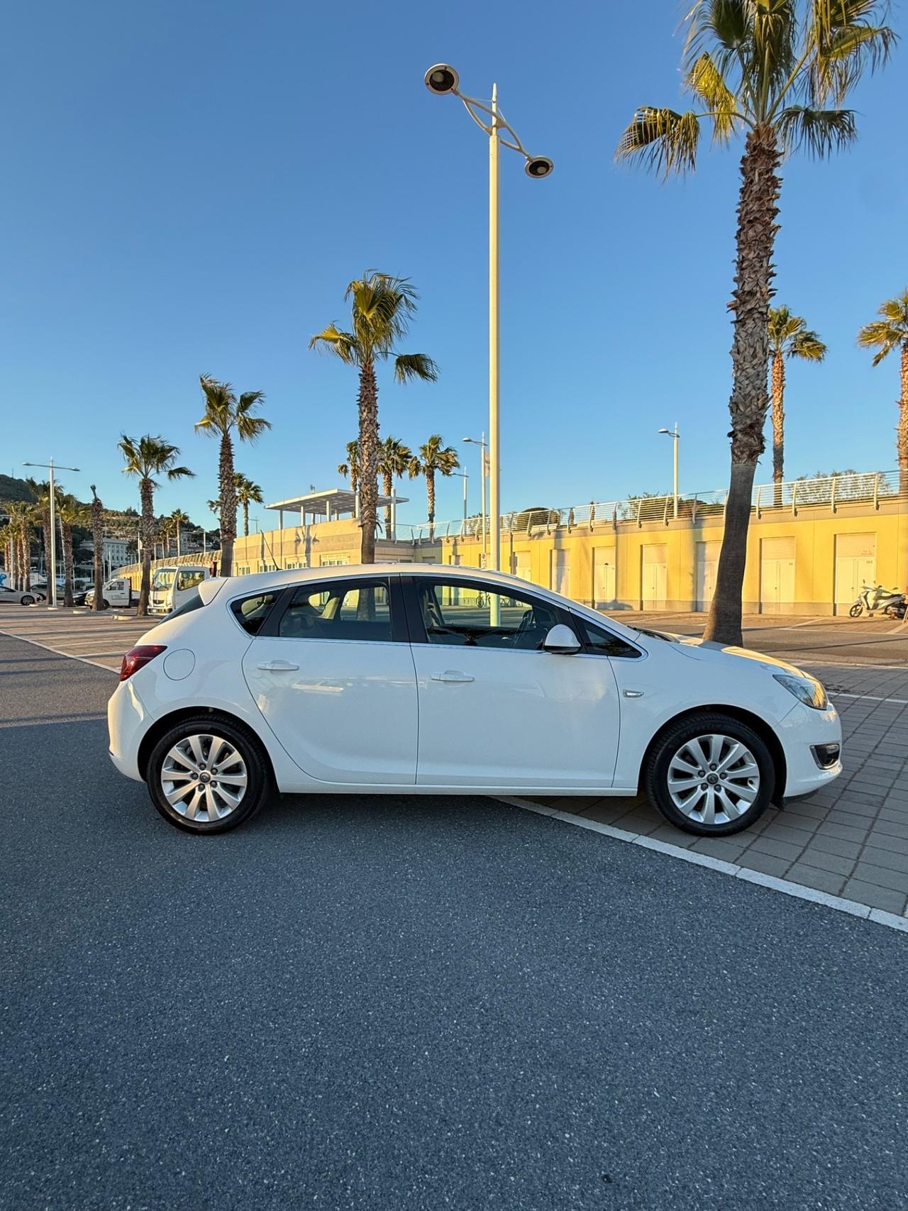 Opel Astra 1.7 CDTI 110CV 5 porte Cosmo