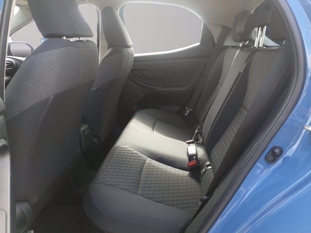TOYOTA Yaris 1.5h active del 2021