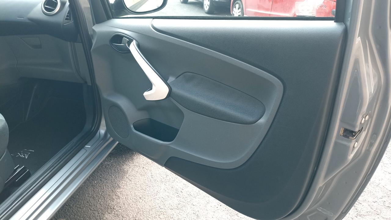 Ford Ka 1.2 8V 69 CV Black&White Edition