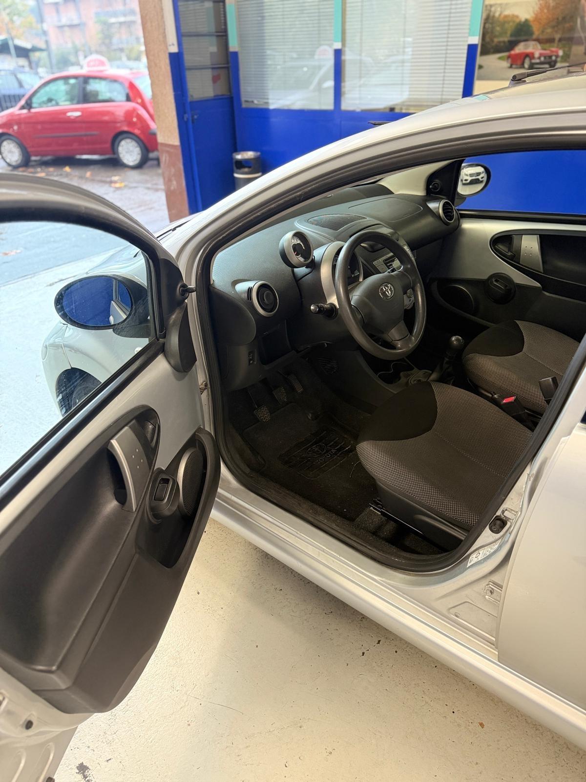 Toyota Aygo 1.0 12V VVT-i 5 porte Cool Soda Connect MMT