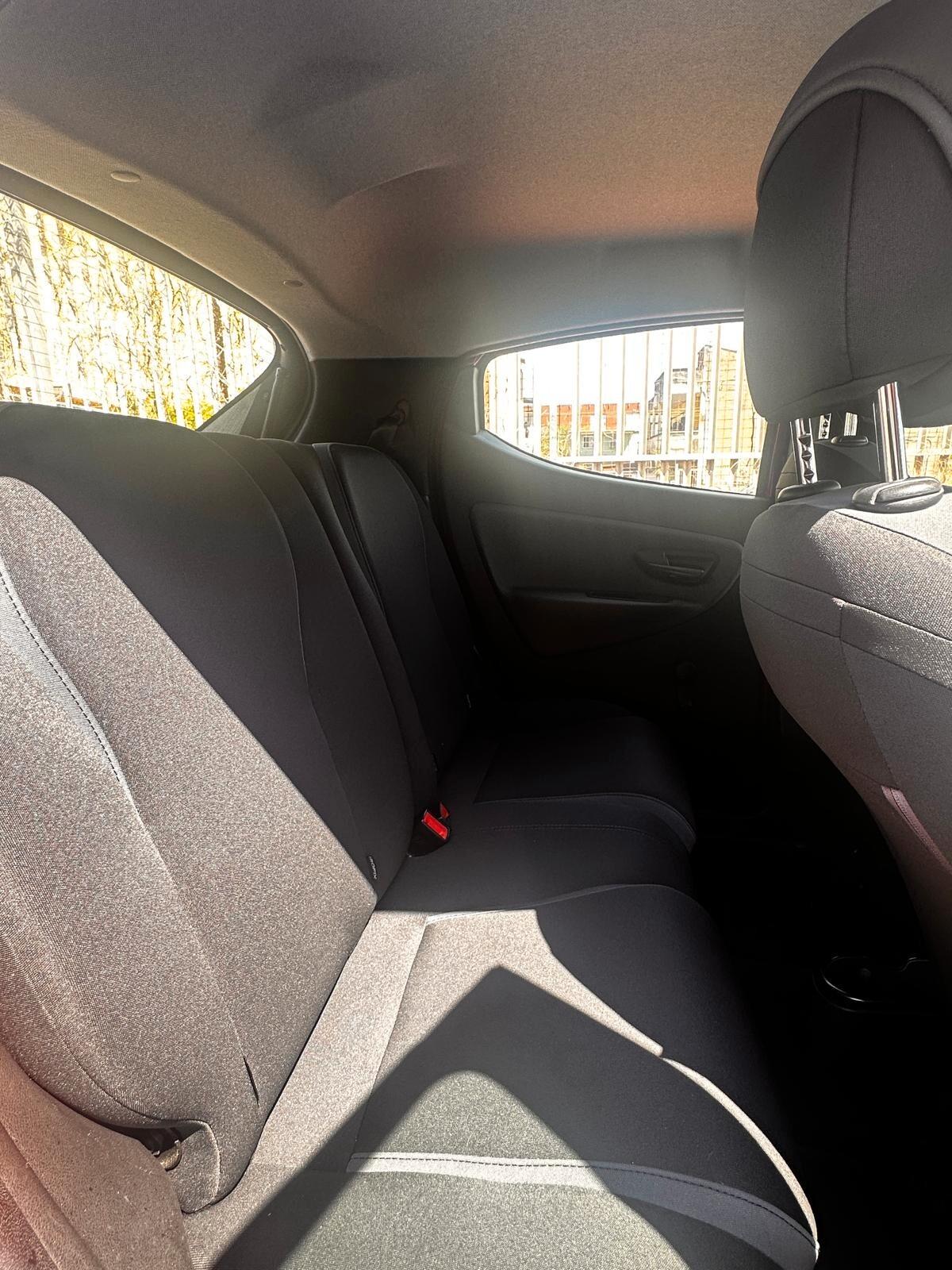 Lancia Ypsilon 0.9 TwinAir 85 CV 5 porte Metano Ecochic Silver