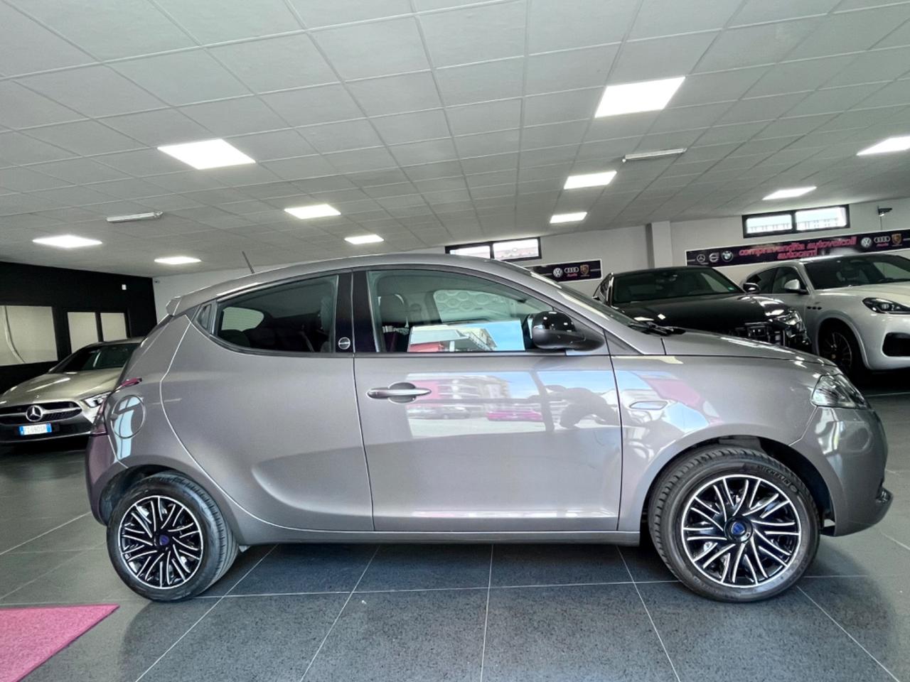 Lancia Ypsilon 1.0 FireFly 5 porte S&S Hybrid Ecochic Gold