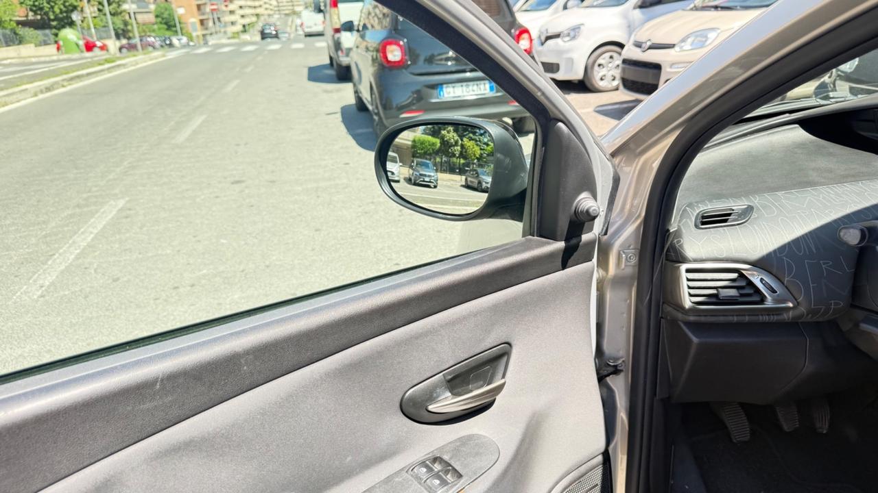 Lancia Ypsilon 1.2 69 CV 5 porte GPL Ecochic S Momodesign led pdc